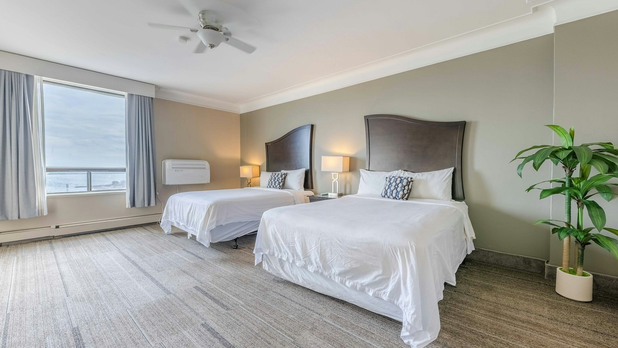 Executive, Suite