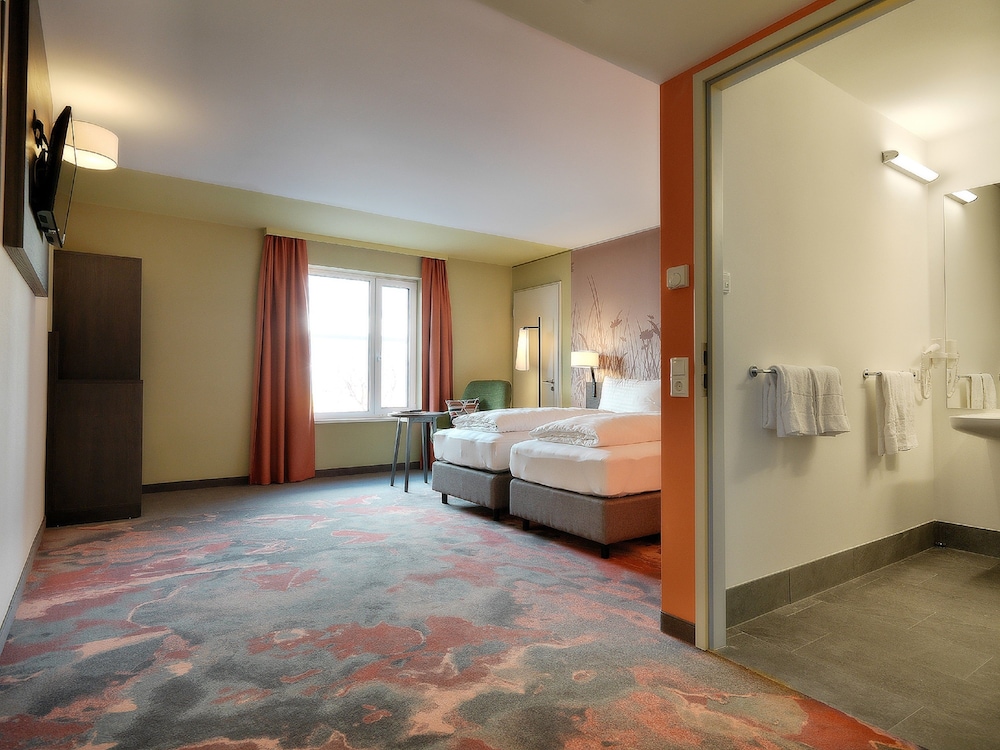 Hwest Hotel Hall 18/38