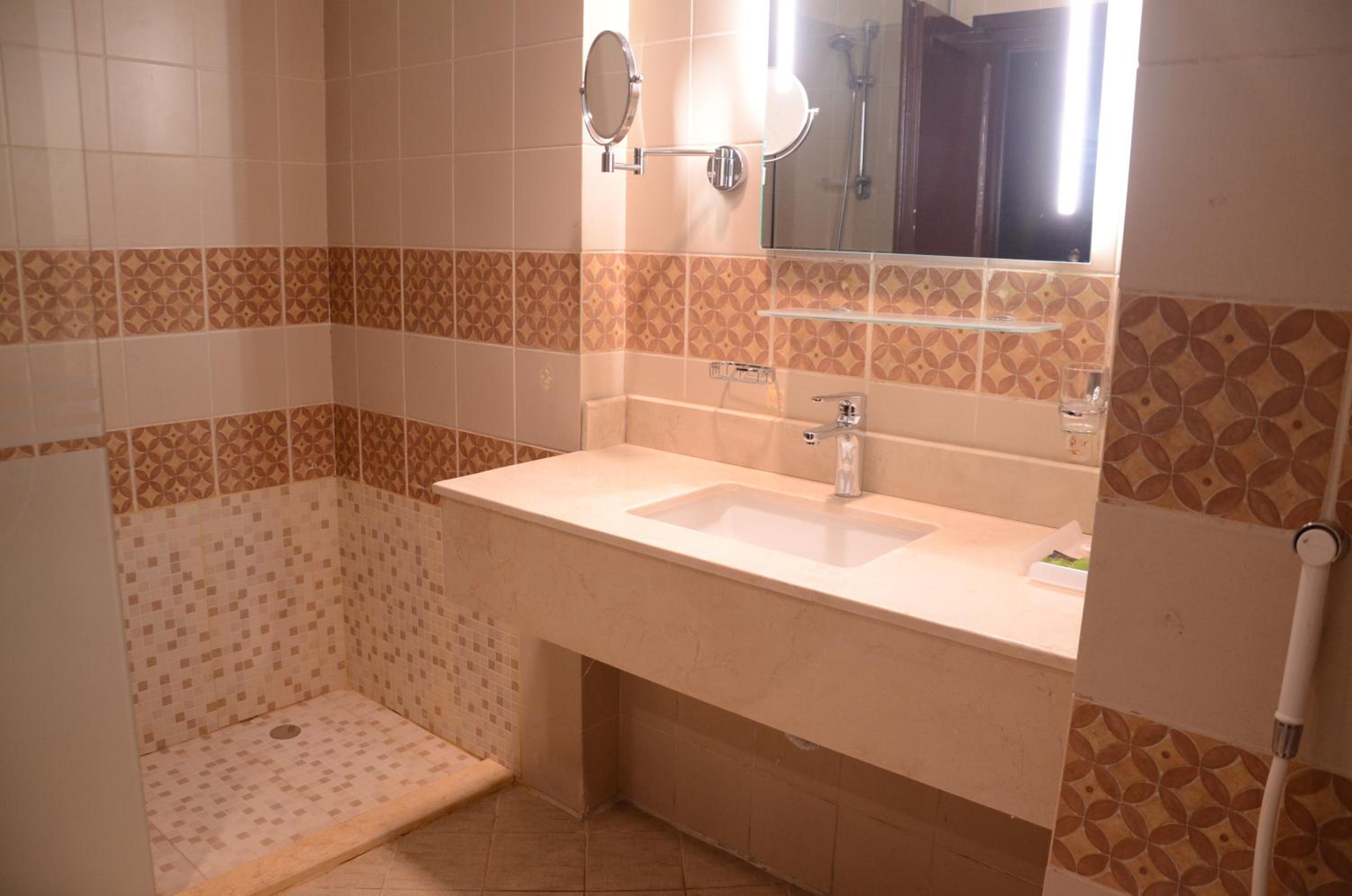 فندق ارتال العالمي (ASTONEAST TAIBA HOTEL Ex Artal Al Alami) 46/49