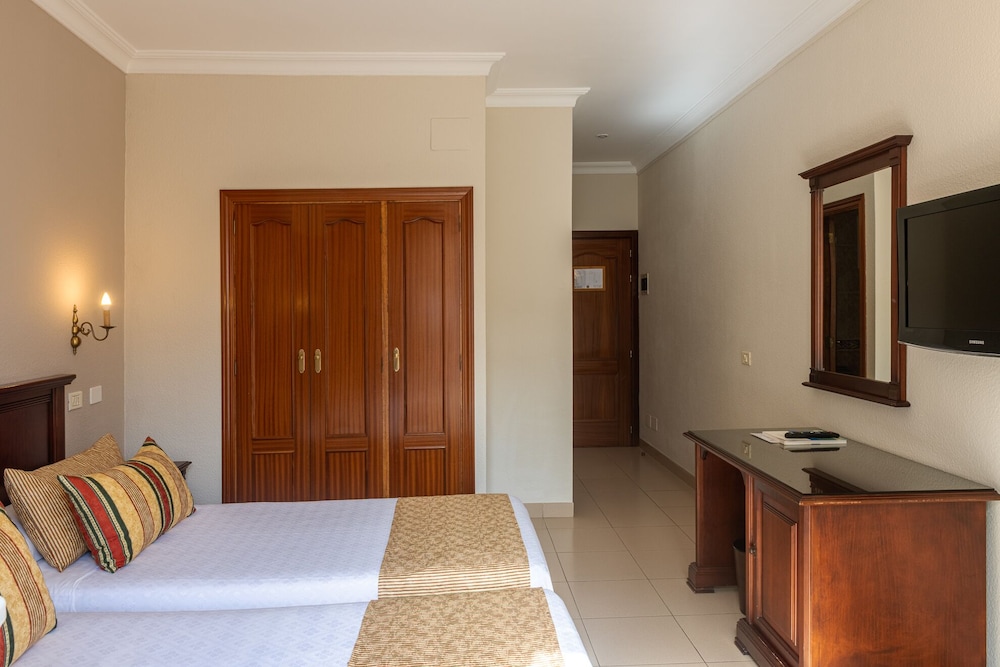ROOM, DOUBLE BED, FRENCH BALCONY