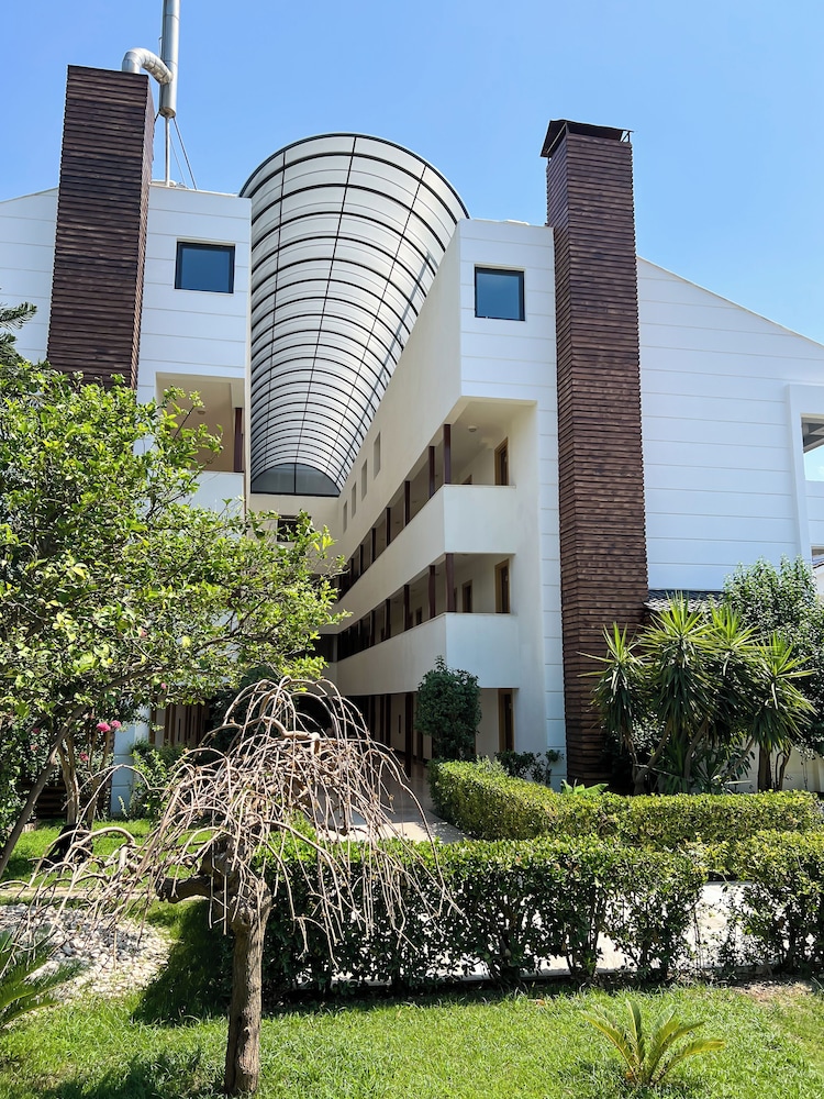 Fame Beach Hotel 37/40