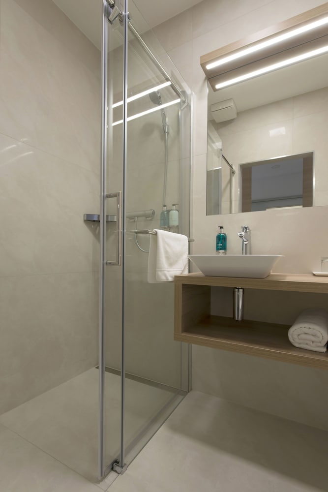 Ahotel Ljubljana 30/31