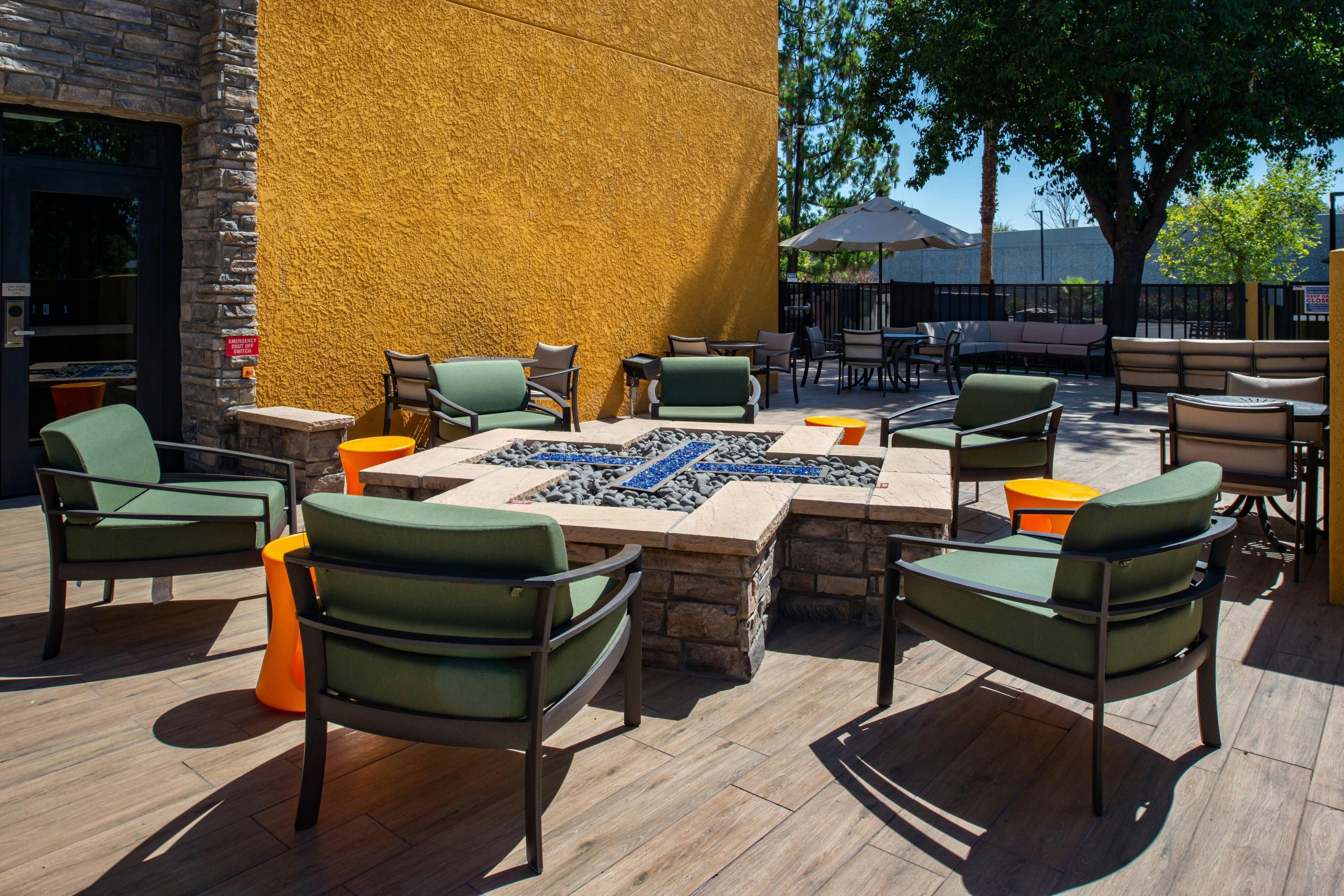 Fairfield Inn and Suites by Marriott Bakersfield Central 25/37