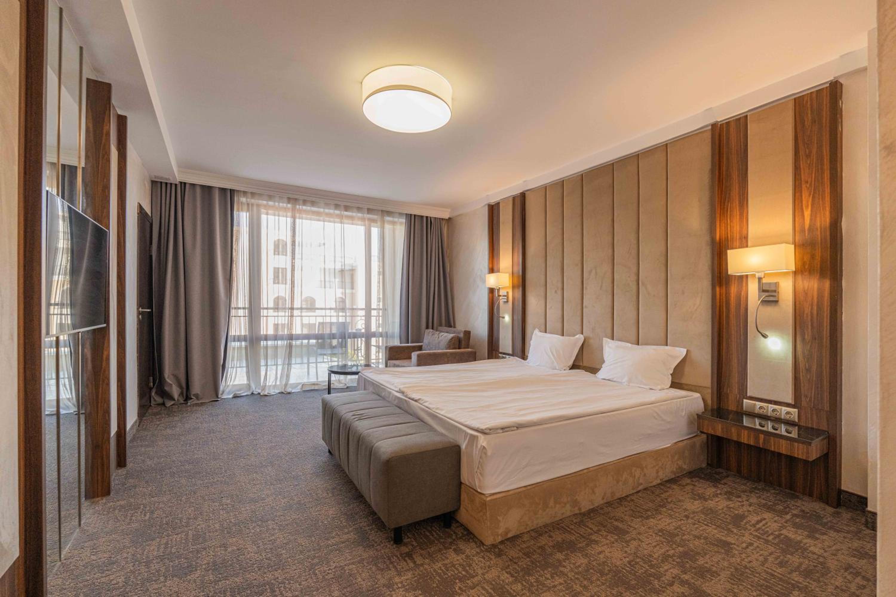 Deluxe, Double Bed, Side Sea View
