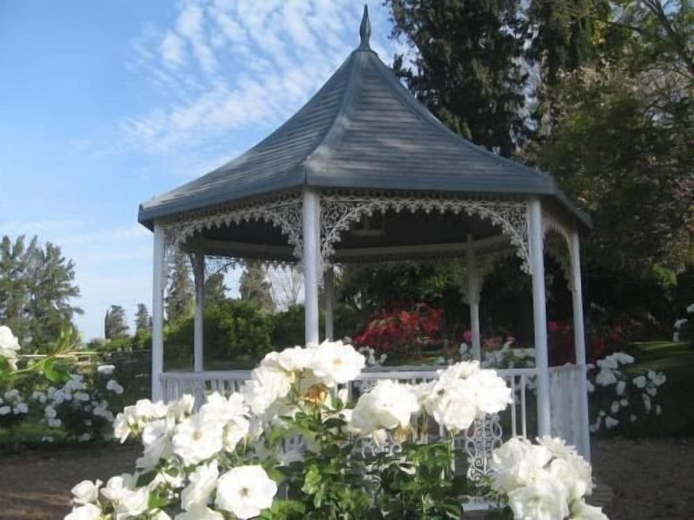 Happy Lands Self Catering/B&B 1/48