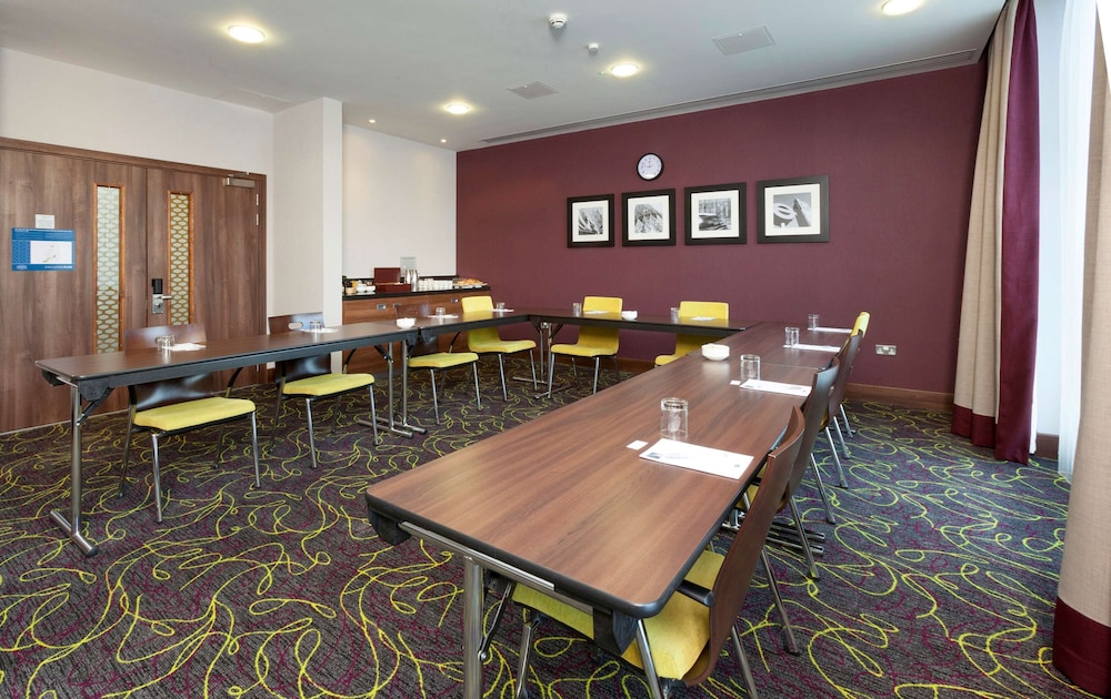 HAMPTON BY HILTON LONDON LUTON AIRPORT 48/50