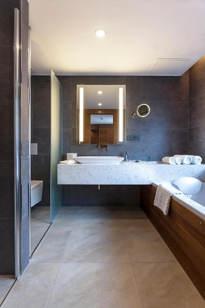 Bof Hotels Business 27/50