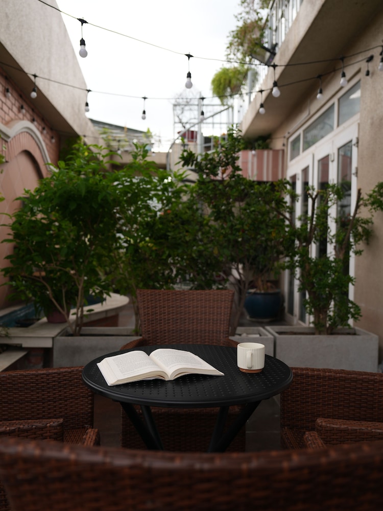 Grace Apartment 3 46/50