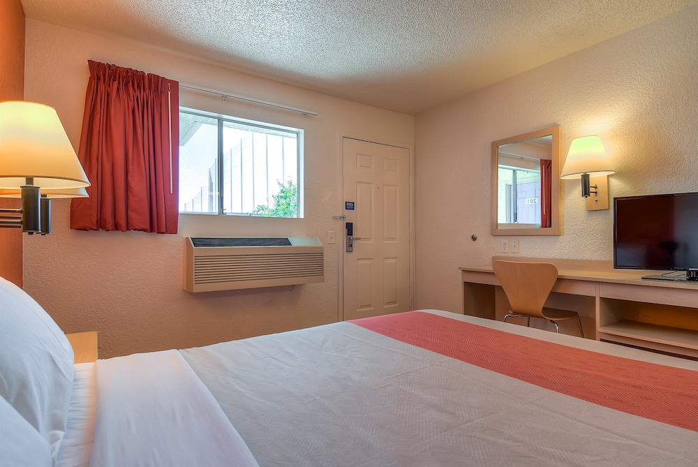 Motel6 Rowland Heights, CA - Los Angeles - Pomona 33/49
