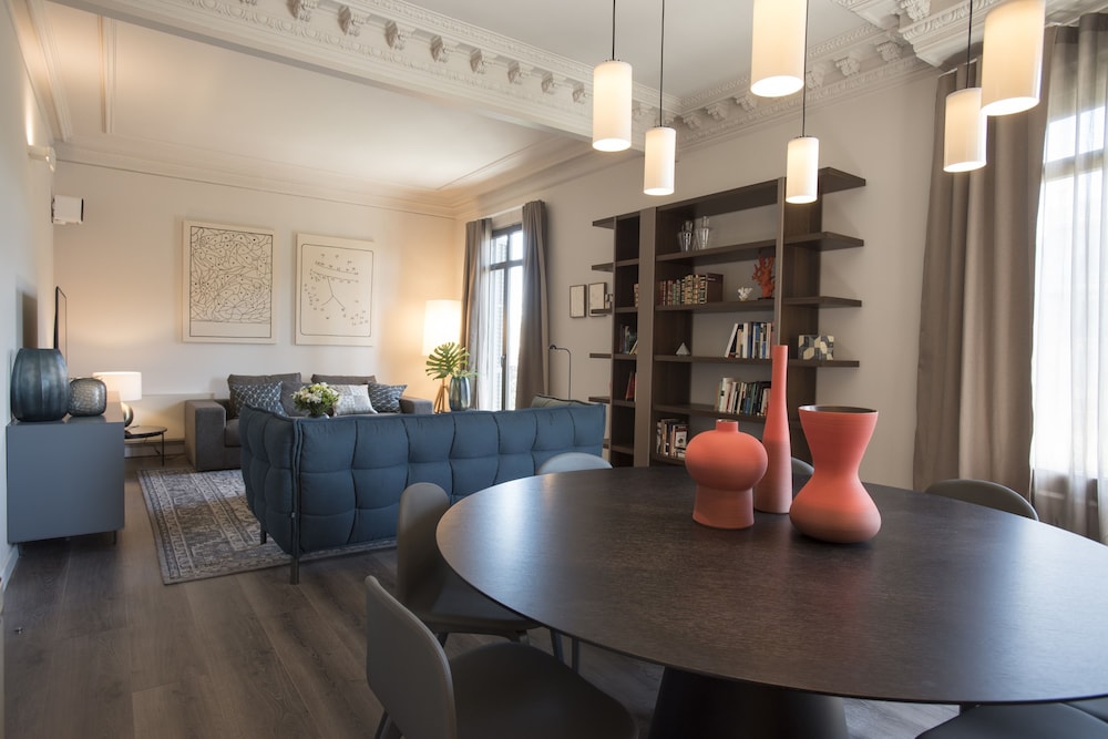 CASAGRAND LUXURY SUITES 34/76