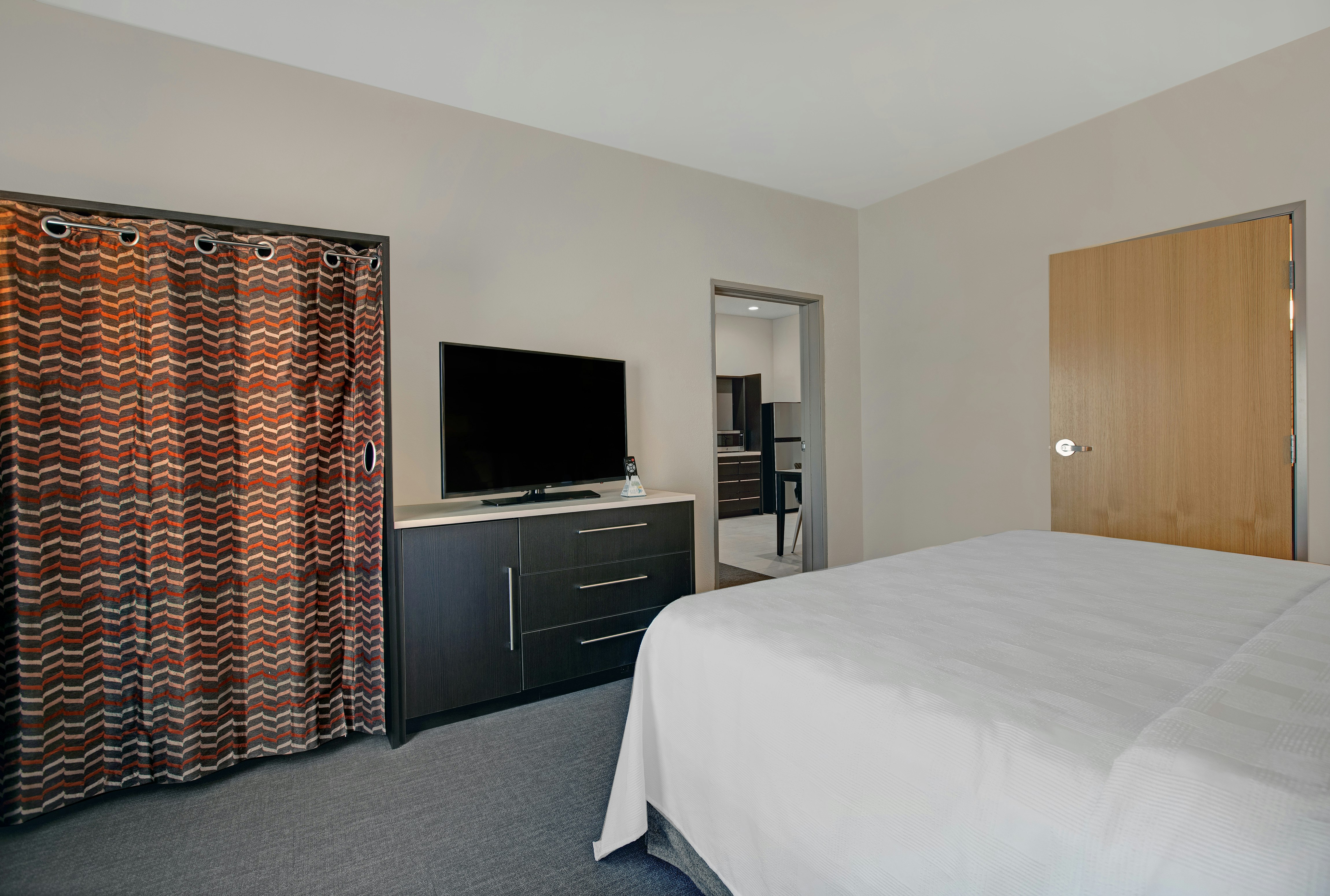 Suite, King Bed, Accessible
