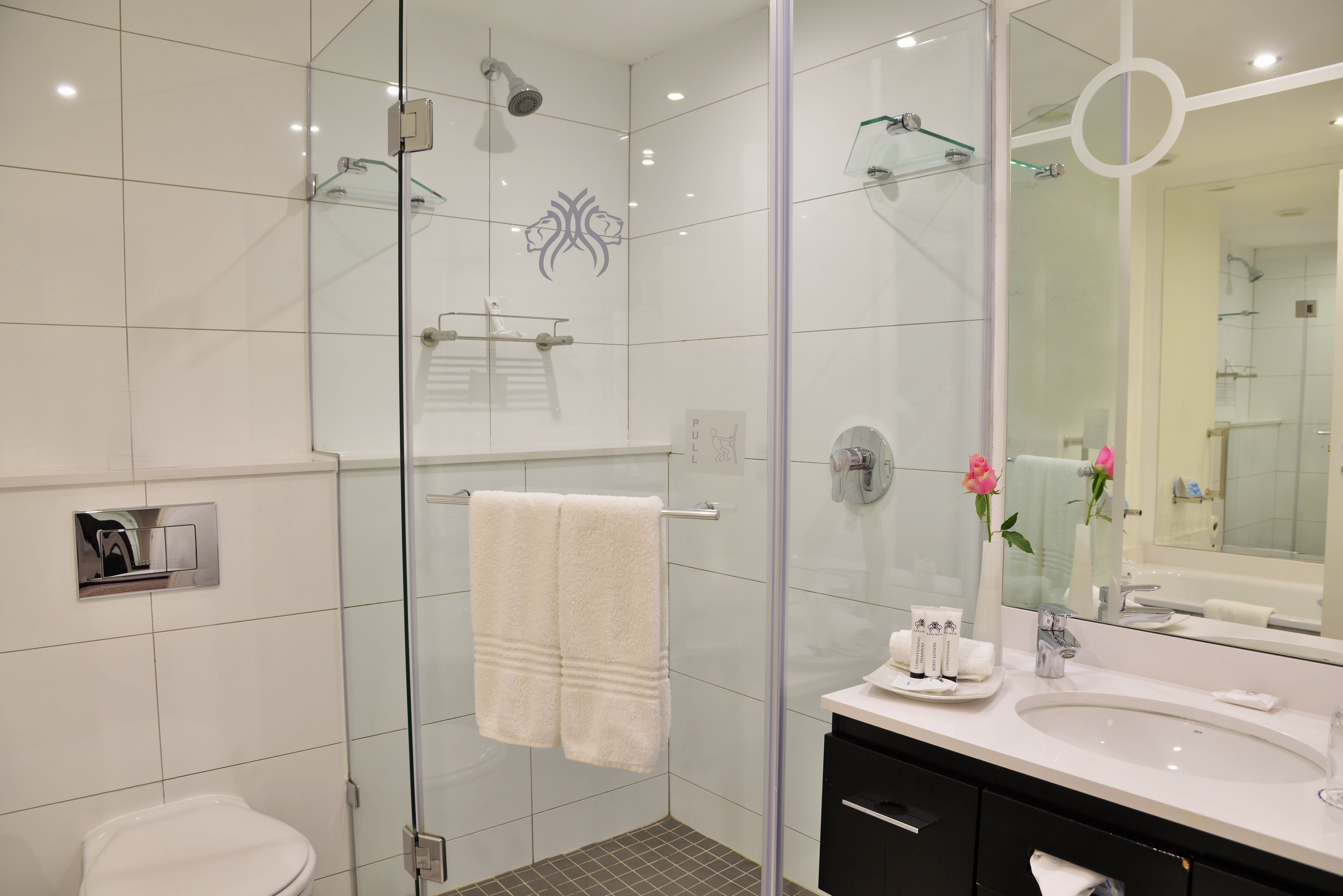 غرفة قياسية بسريرين منفصلين، The Commodore Hotel 5/9