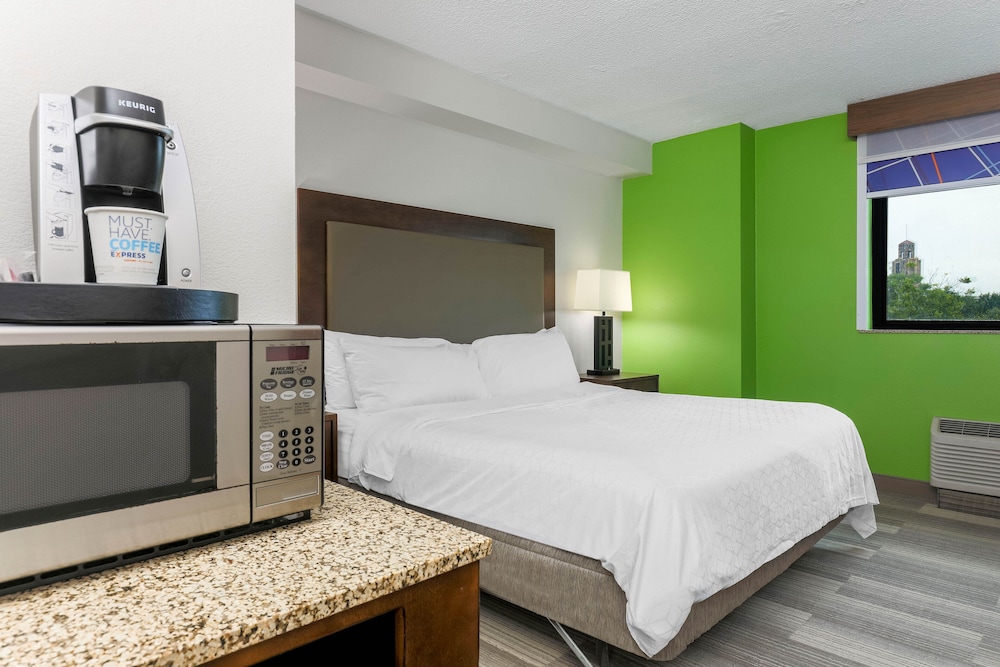 Holiday Inn Express & Suites Downtown Fort Worth 20/55