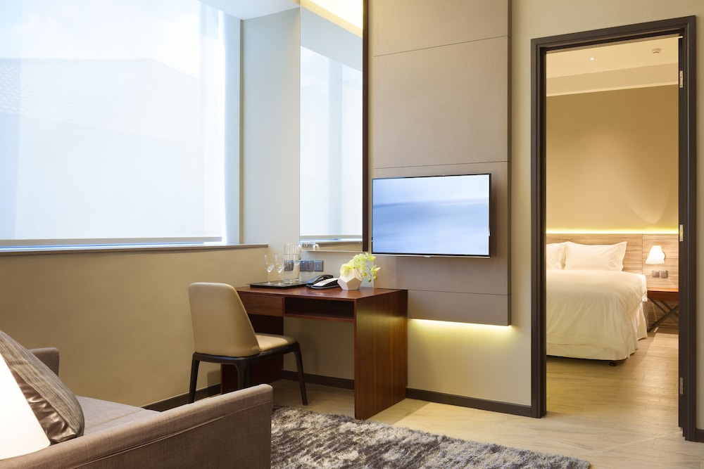 Louis Kienne Serviced Residences 27/65