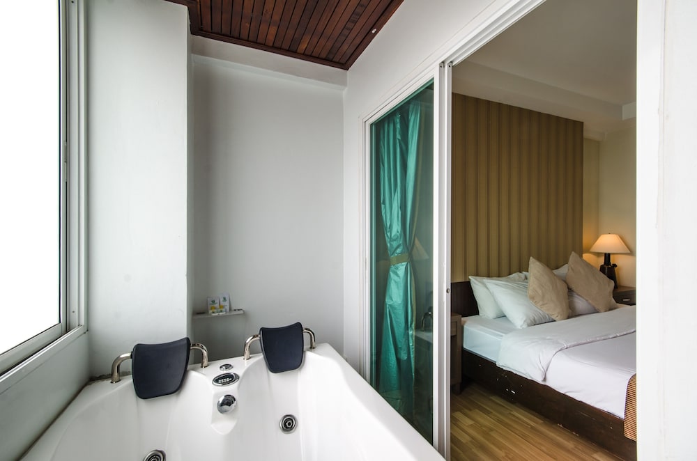 Sunday Platinum Suites 22/50