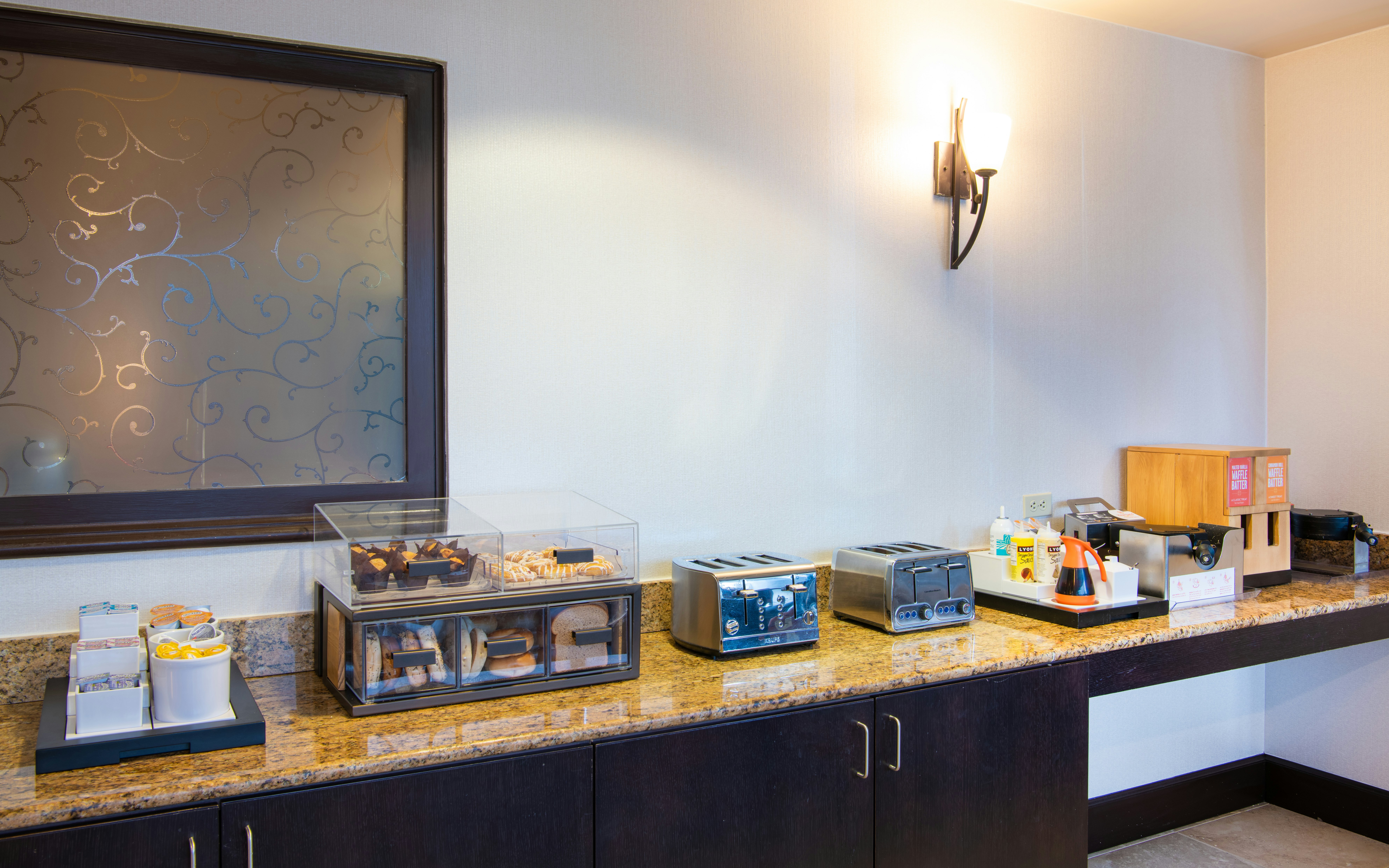 Hampton Inn Erie South 16/24