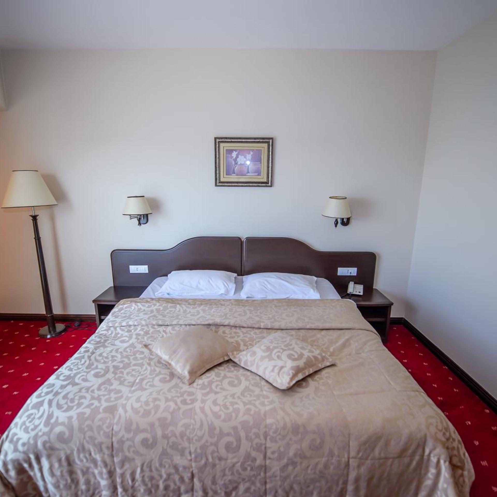 Esplanada Hotel 11/50