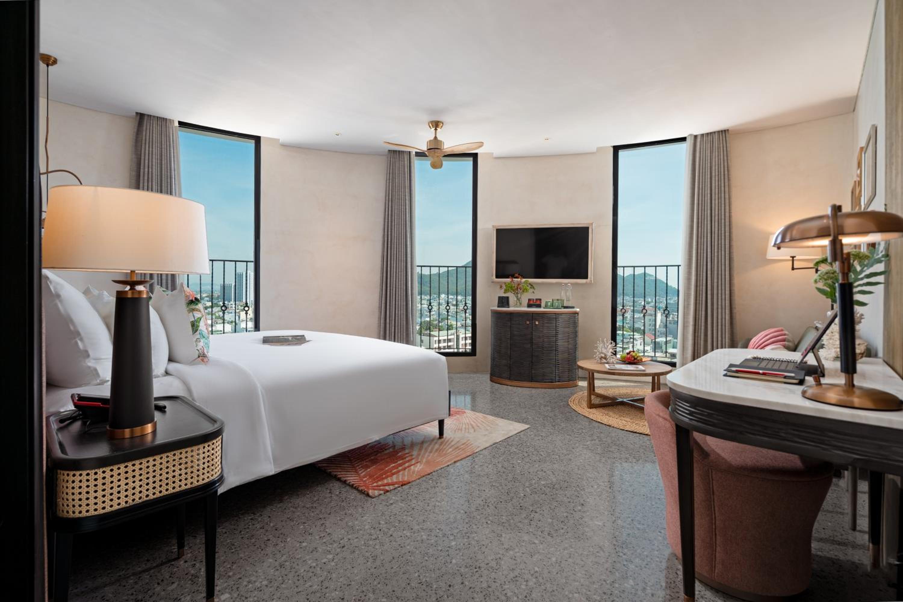 Premier, Double Bed, City View