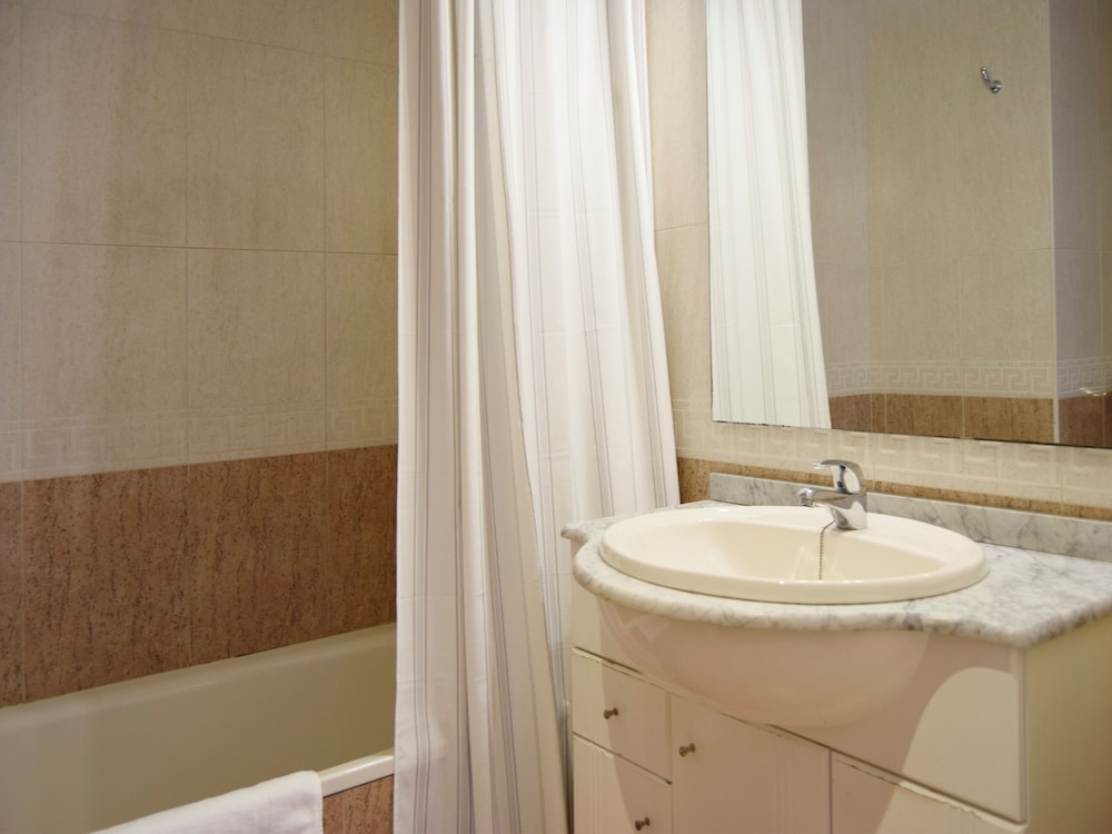 APARTAMENTOS EL PILAR 3000 24/34