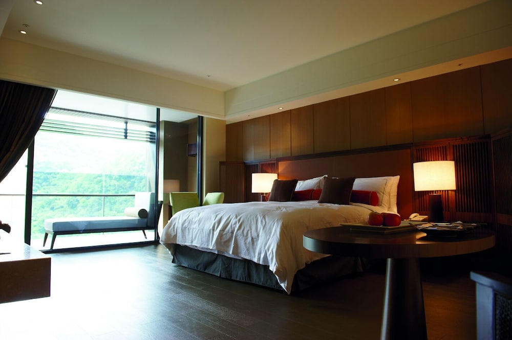 Deluxe, Queen Bed