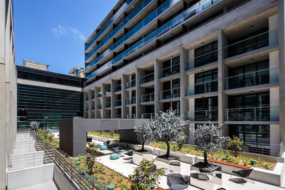 AVENUE HOTEL CANBERRA 7/59