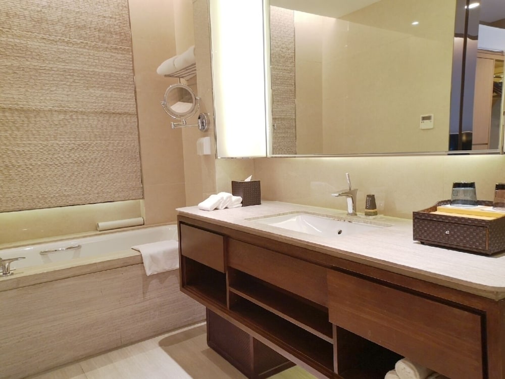The Oct Harbour Shenzhen Marriott Executive Apartments 10/38