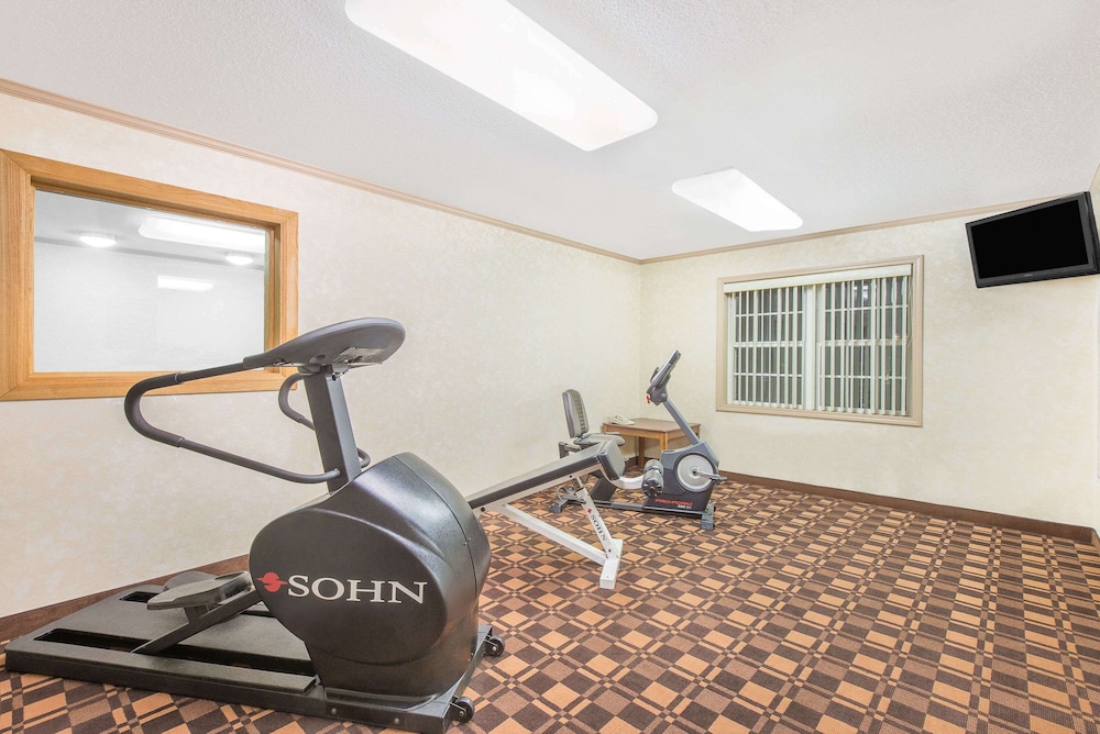 Spark by Hilton Maumee Toledo 20/37