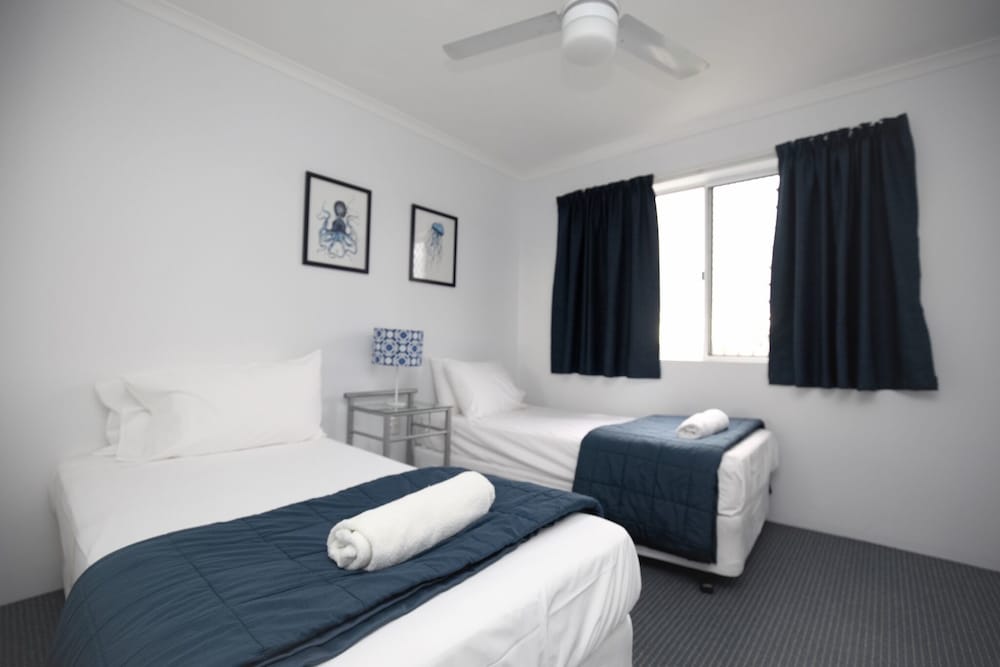 MARKHAM COURT 30/66