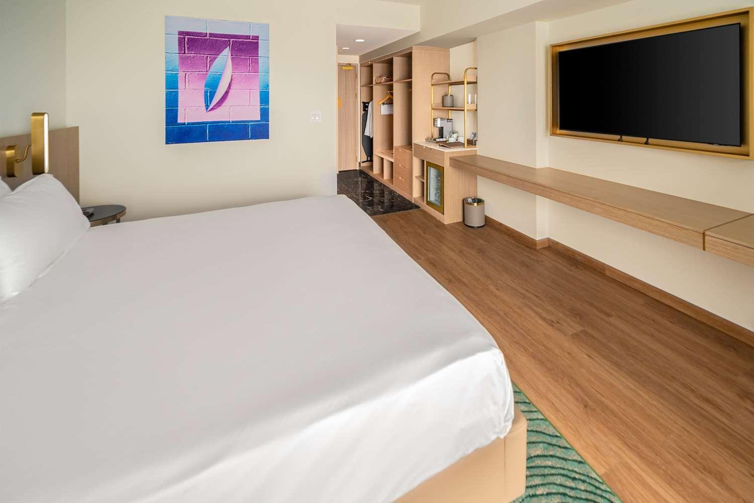 Type B, King Bed, Balcony