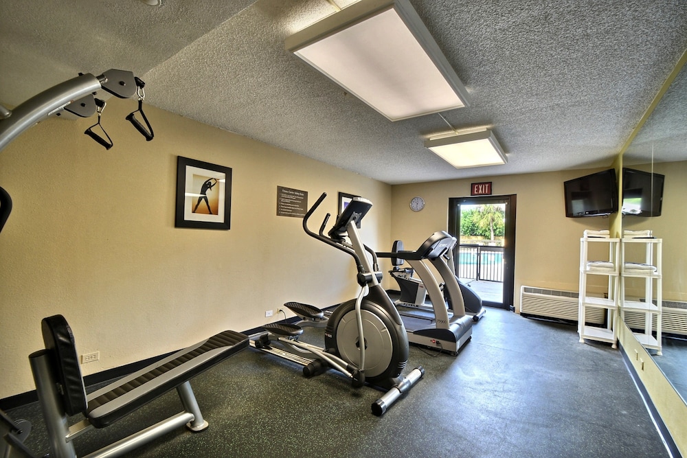 Comfort Inn & Suites St. Pete - Clearwater International Airport 15/41