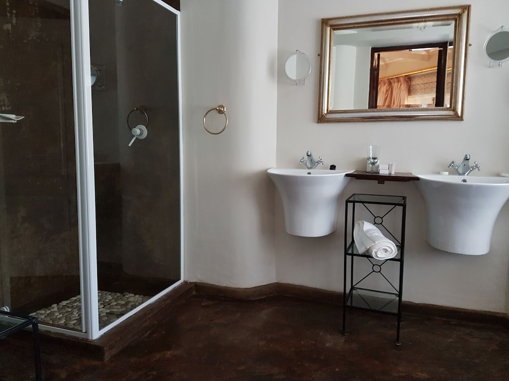 Blue Mountain Luxury Lodge 32/33