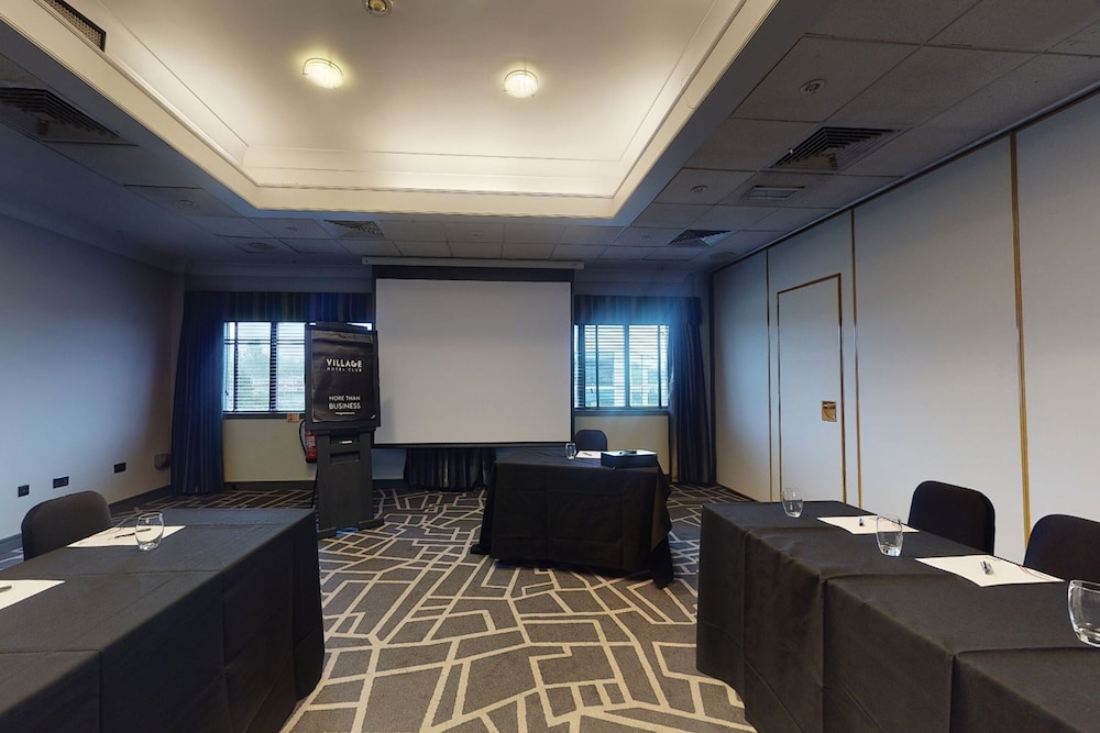 VILLAGE BIRMINGHAM WALSALL - HOTEL & LEISURE CLUB 35/58