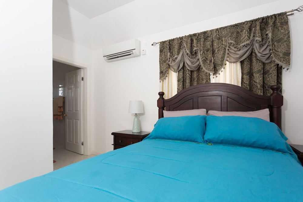 New Kingston Guest Apt At Fairway 4/24