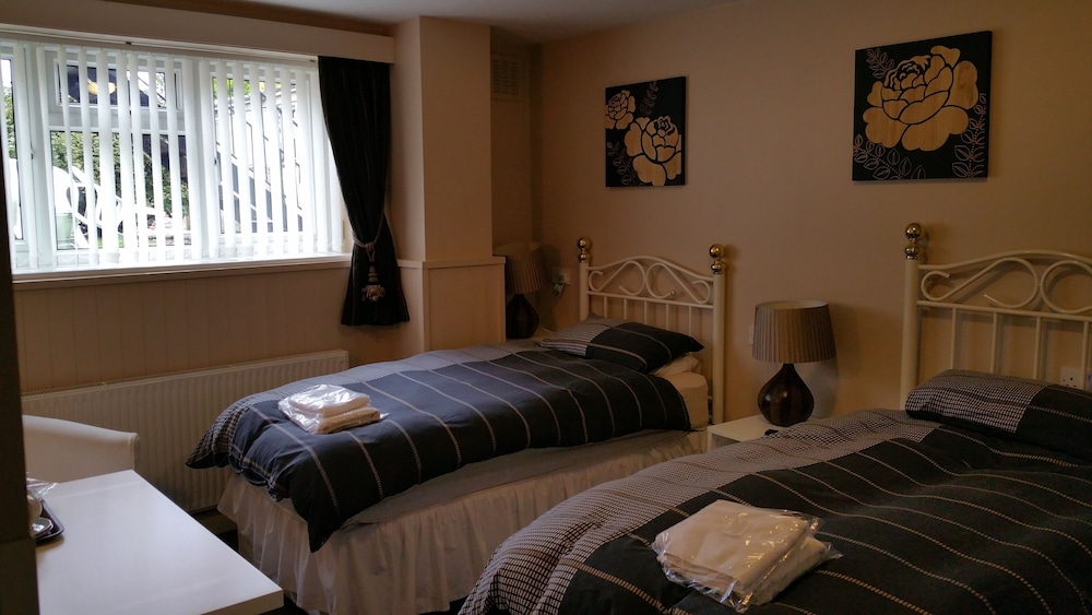Kingswood Guest House 6/22