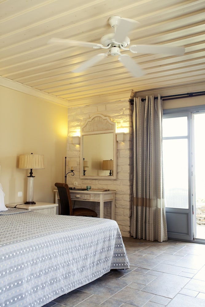 Porto Kea Suites 24/70