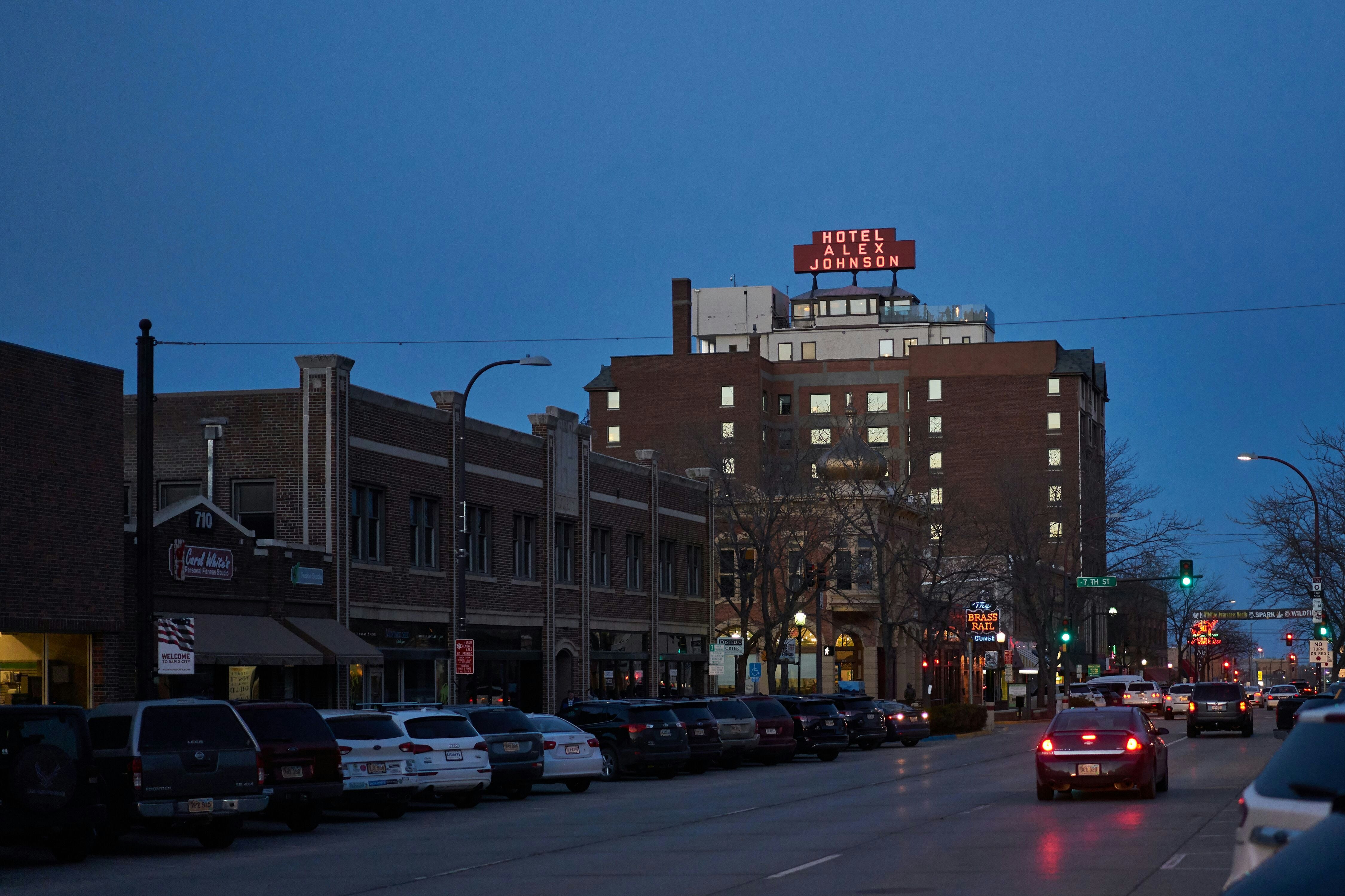 Hotel Alex Johnson Rapid City Curio Collection By Hilton 35/38