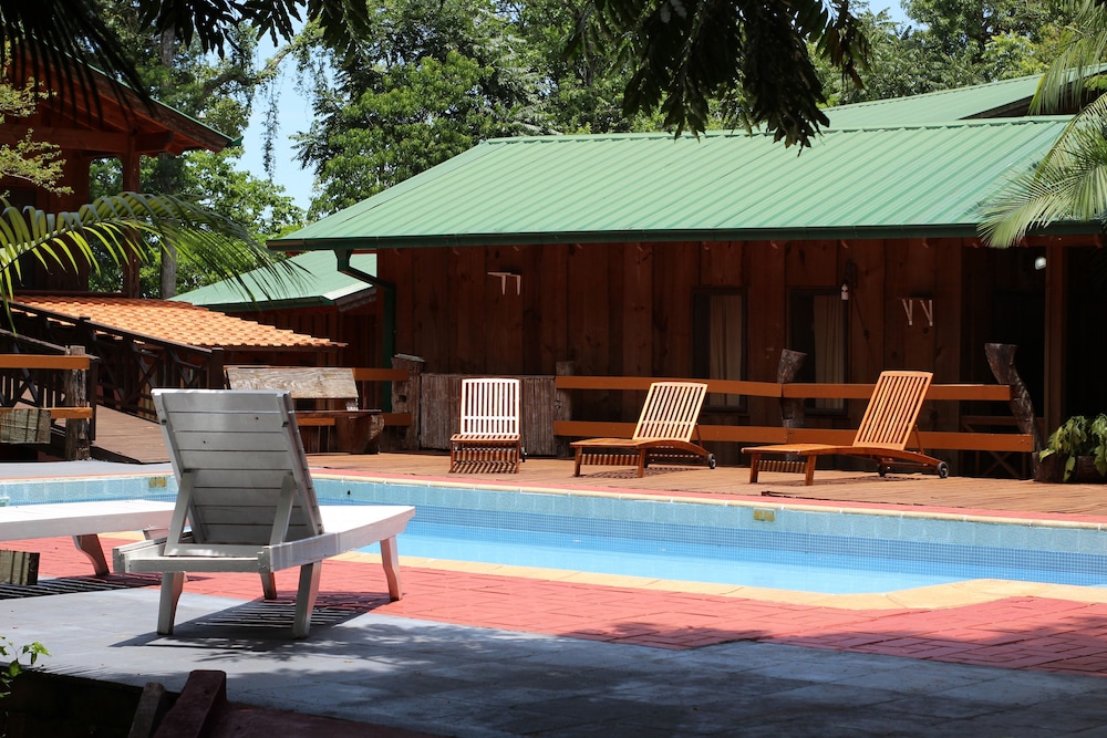Palo Rosa Lodge 1/68