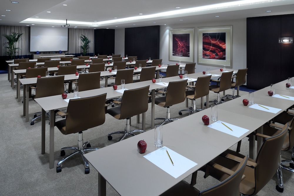 Media One Hotel Dubai, WorldHotels Crafted 84/97