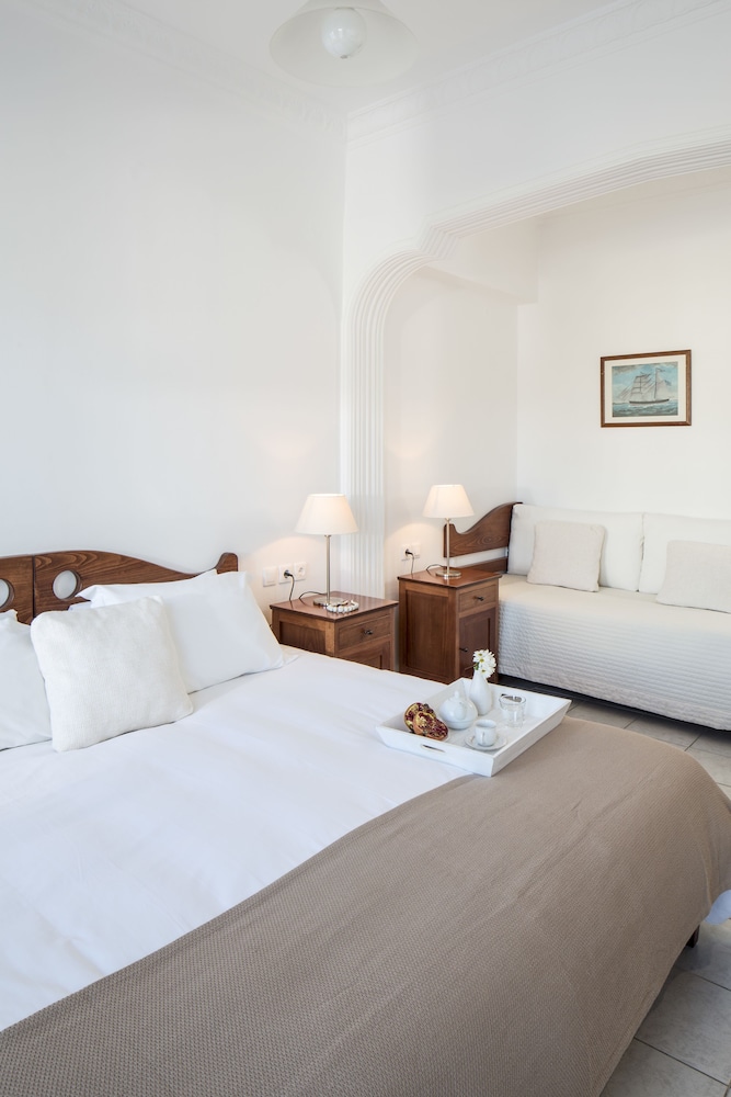 Acteon Hotel 3/52