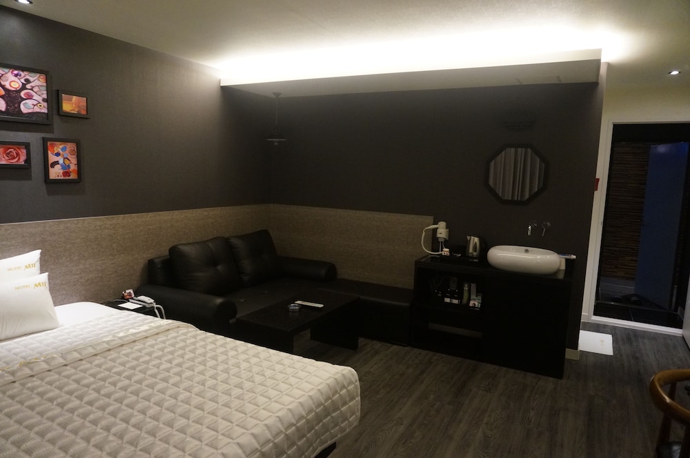 DELUXE, DOUBLE BED