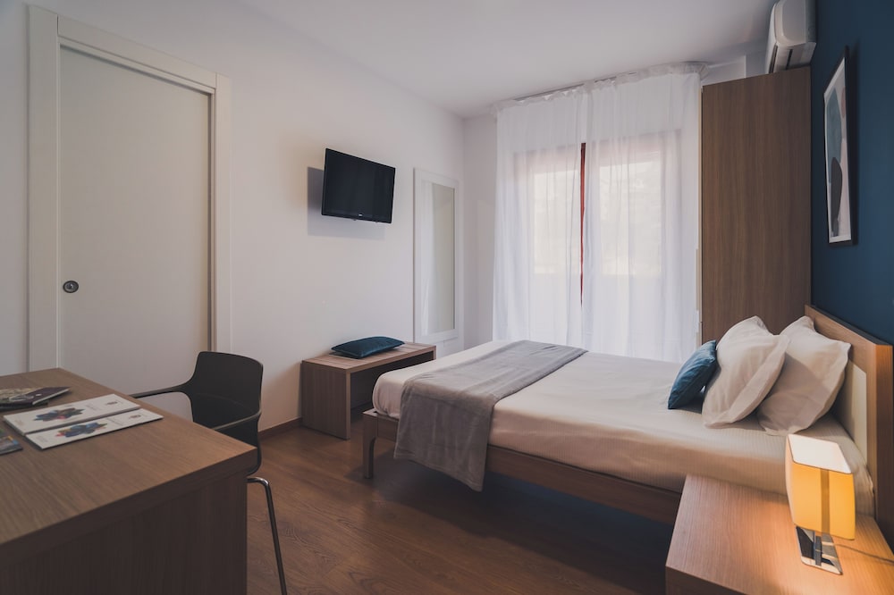 Trip Room & Breakfast 20/38
