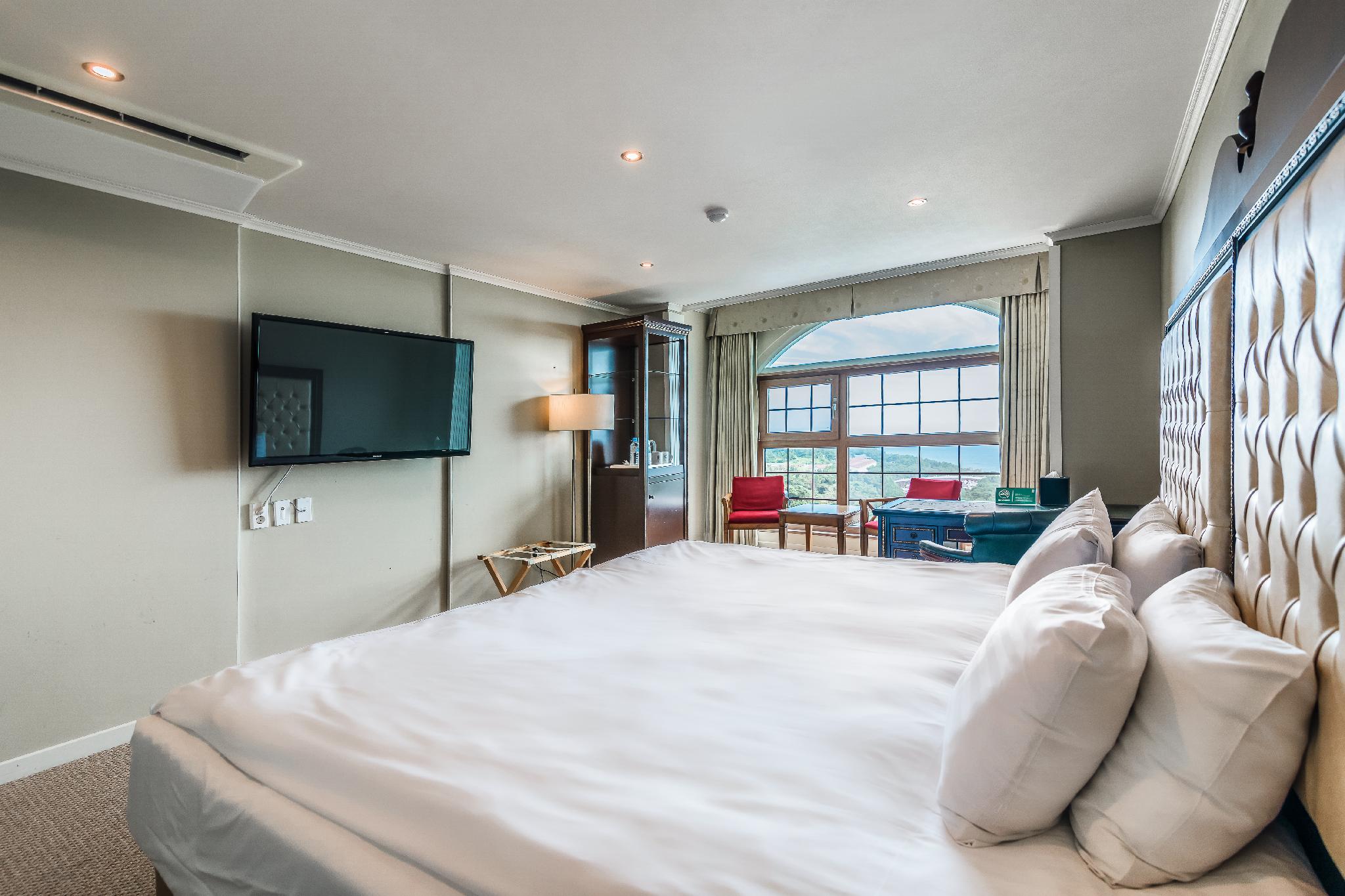 Hollywood, King Bed
