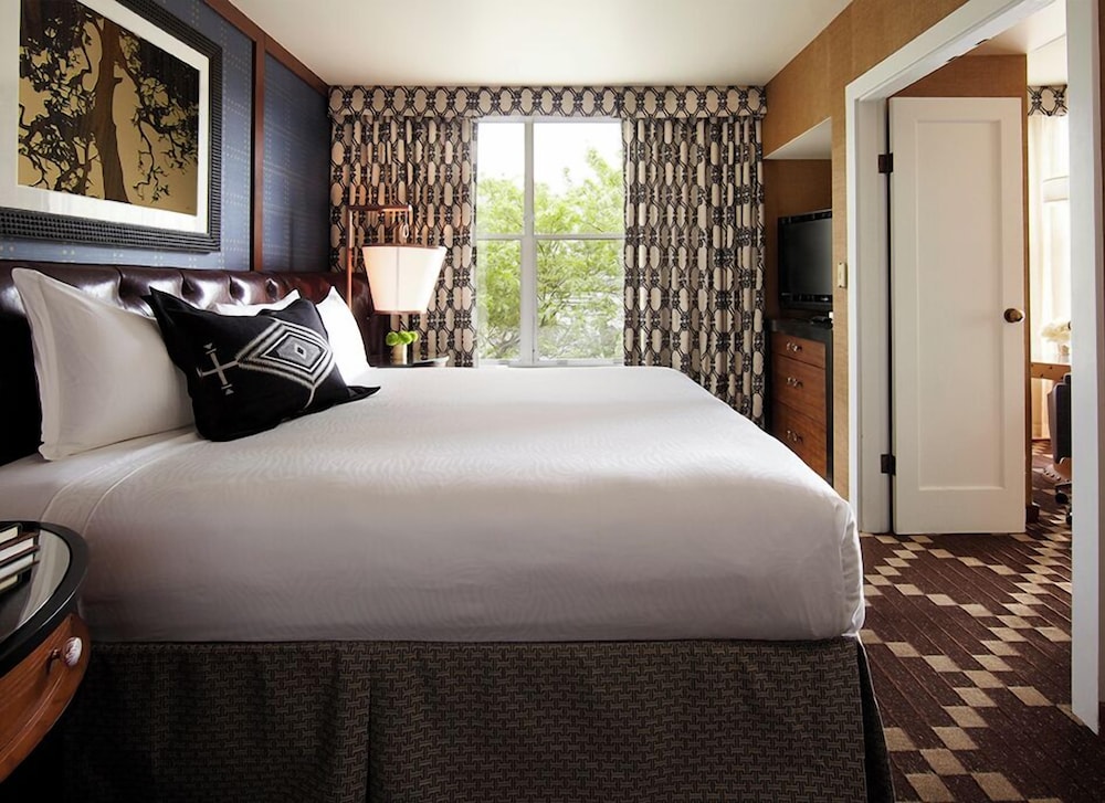 Mountain, Suite, King Bed, River View, Sofa