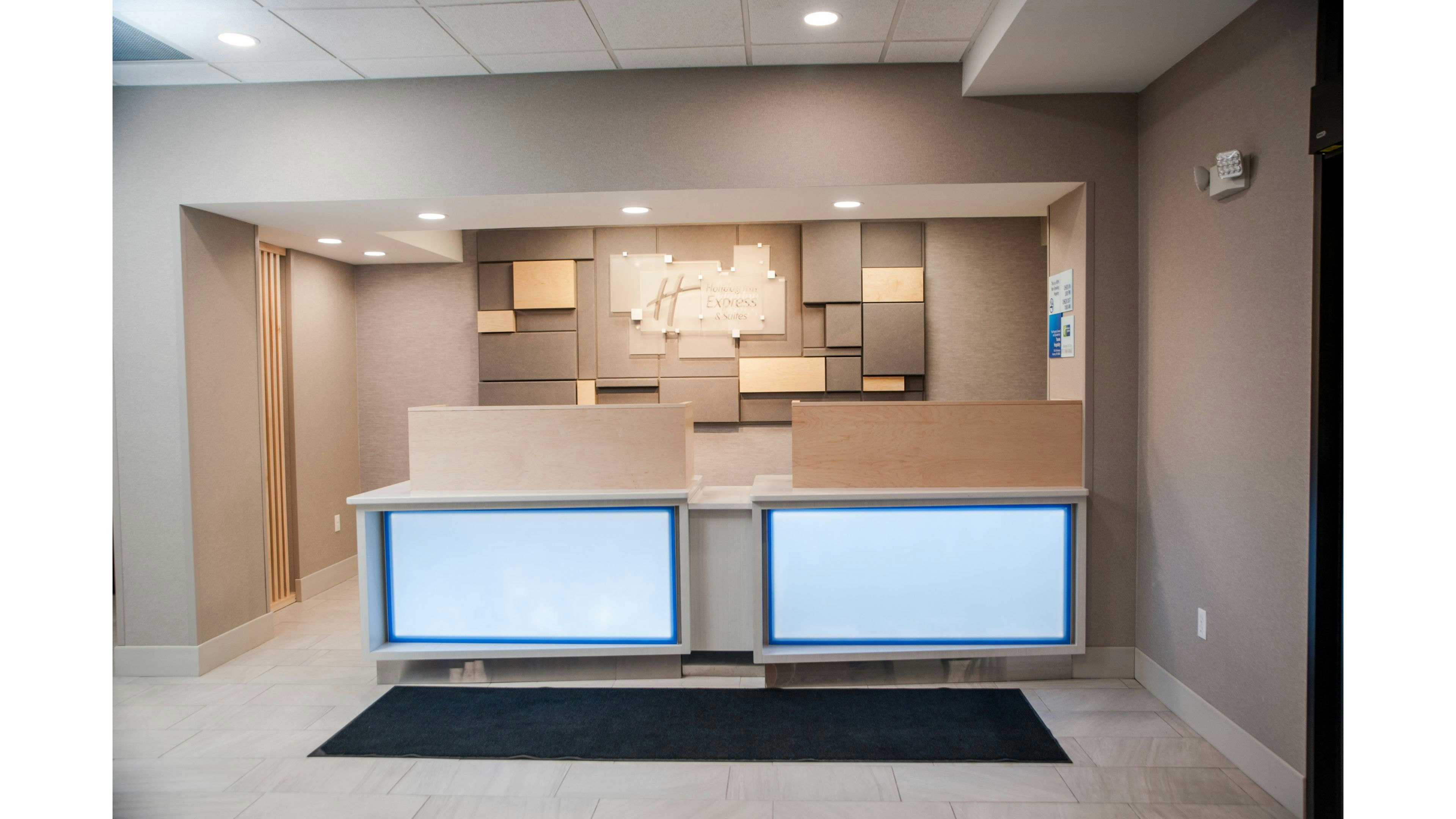 Holiday Inn Express Hotel Suites Norfolk 4/48