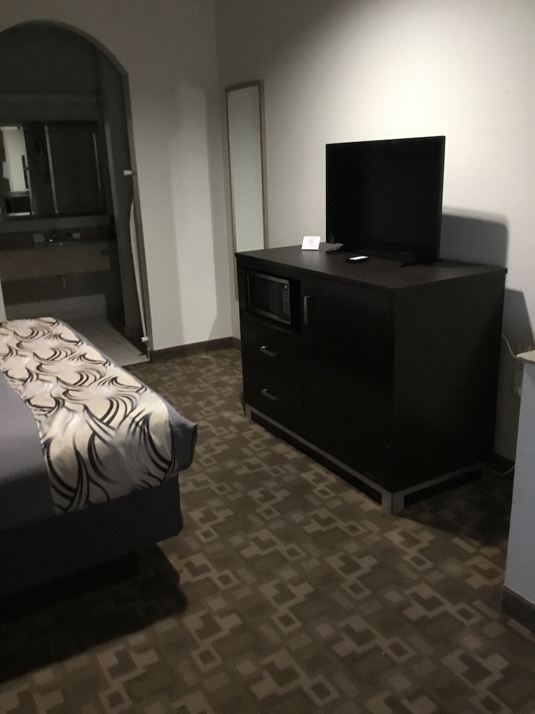 Regency Inn & Suites Baytown 20/62