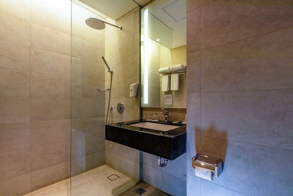 Hotel Ayola Lippo Cikarang 59/60