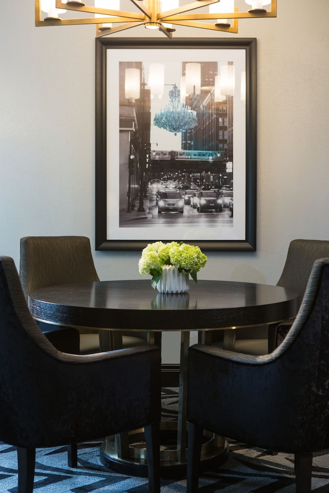 The Allegro Royal Sonesta Hotel Chicago Loop 24/64