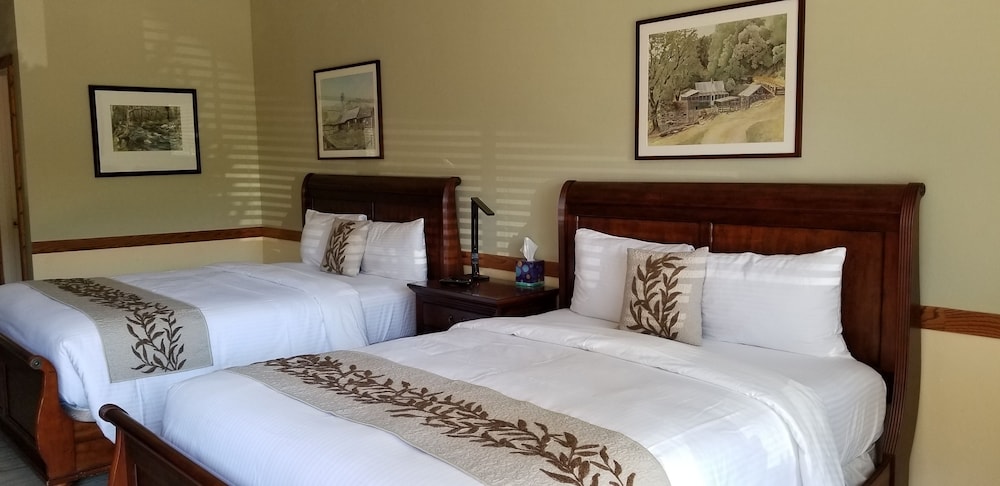 Carmel Valley Lodge And Resort 8/50
