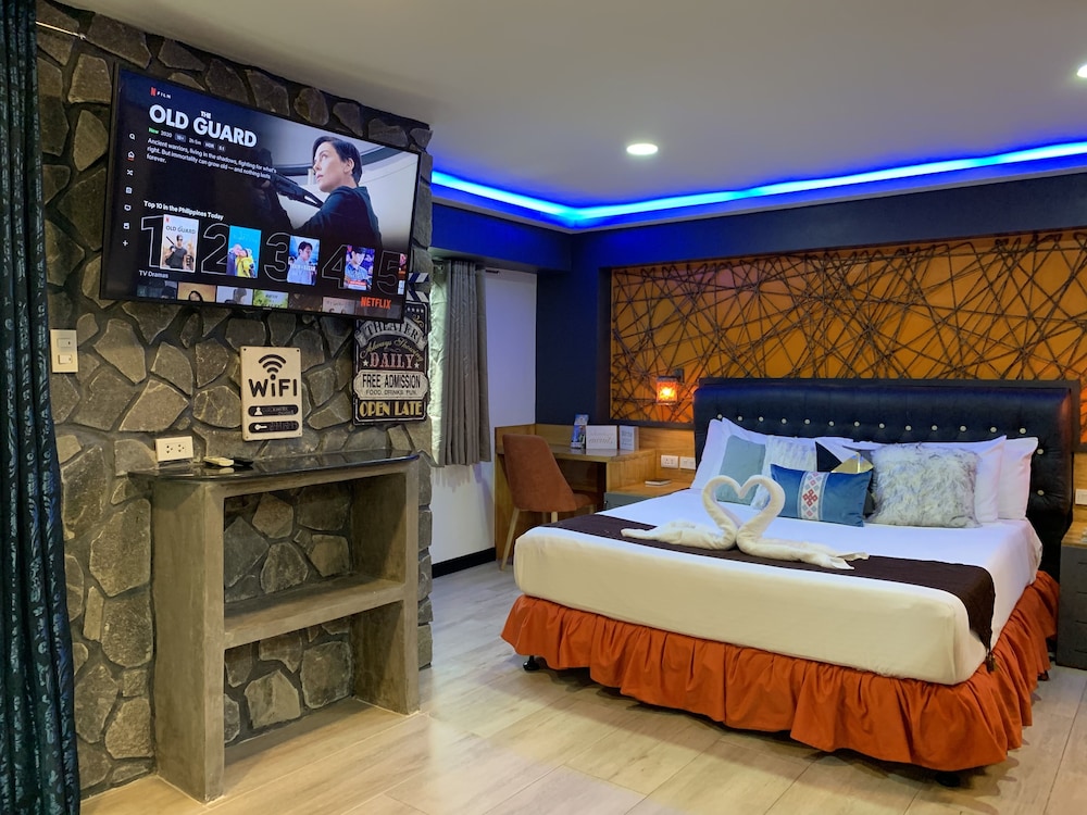 Clockworkorange Luxury Suites 18/72