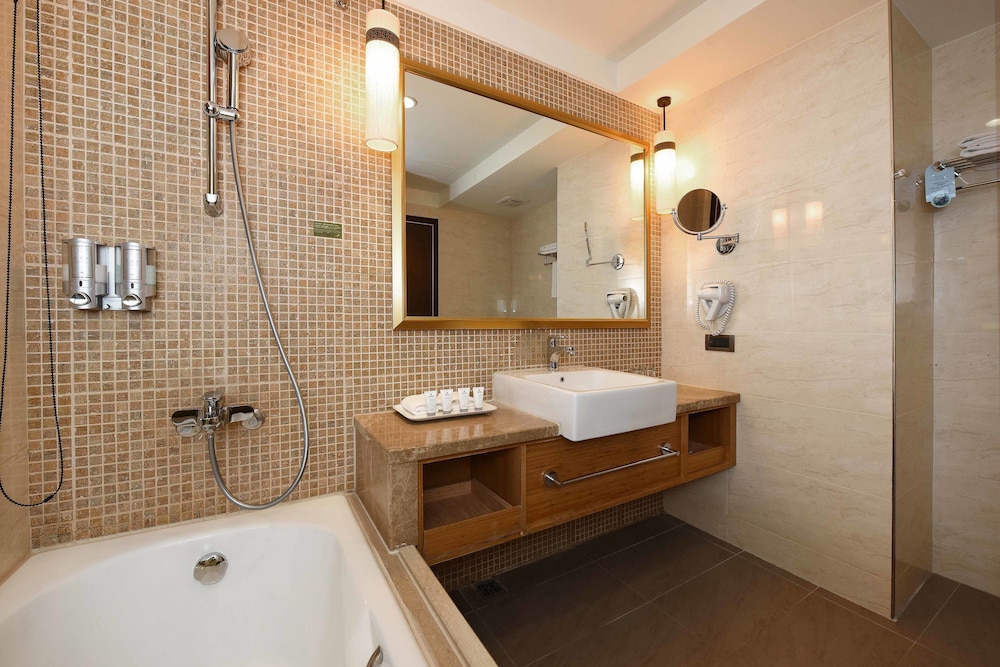 FULLON HOTEL HUALIEN 49/50